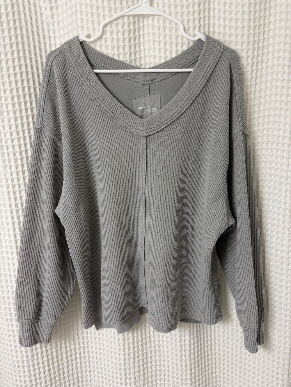 Aerie Wonder Textured Ribbed V-Neck Sweatshirt in Silver Shadow Small
